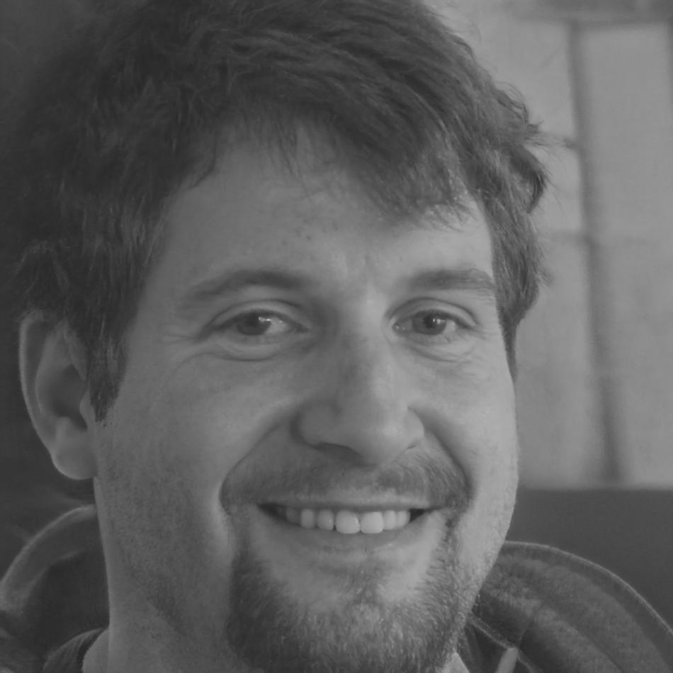 Carlos Mendoza, Instructor de Finanzas Personales